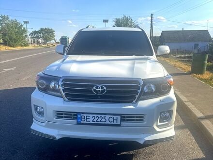 Тойота Ленд Крузер 2015 в Николаеве на Automoto.ua Белый Тойота Ленд Крузер, объемом двигателя 4.5 л и пробегом 230 тыс. км за 52000 $, фото 1 на Automoto.ua