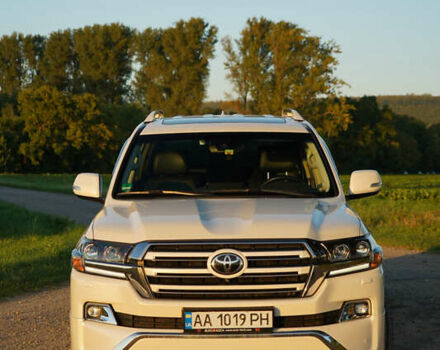 Тойота Ленд Крузер 2016 в Днепре (Днепропетровске) на Automoto.ua Белый Тойота Ленд Крузер, объемом двигателя 4.46 л и пробегом 215 тыс. км за 47000 $, фото 1 на Automoto.ua