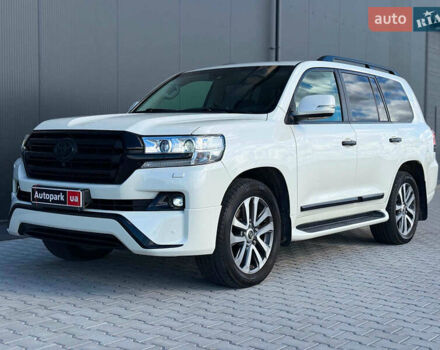 Тойота Ленд Крузер 2016 в Львове на Automoto.ua Белый Тойота Ленд Крузер, объемом двигателя 4.7 л и пробегом 145 тыс. км за 46590 $, фото 1 на Automoto.ua