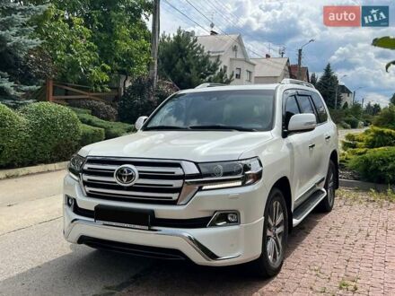 Тойота Ленд Крузер 2017 в Киеве на Automoto.ua Белый Тойота Ленд Крузер, объемом двигателя 4.46 л и пробегом 80 тыс. км за 60999 $, фото 1 на Automoto.ua