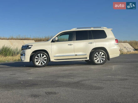 Белый Тойота Ленд Крузер, объемом двигателя 4.46 л и пробегом 250 тыс. км за 44999 $, фото 1 на Automoto.ua