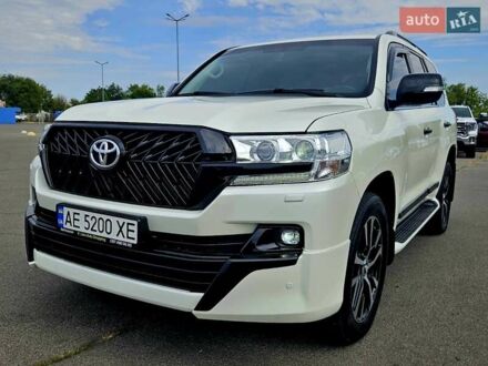 Тойота Ленд Крузер 2020 в Днепре (Днепропетровске) на Automoto.ua Белый Тойота Ленд Крузер, объемом двигателя 4.61 л и пробегом 120 тыс. км за 49000 $, фото 1 на Automoto.ua