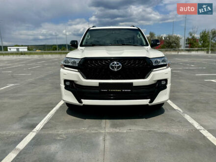 Тойота Ленд Крузер 2020 у Києві на Automoto.ua Білий Тойота Ленд Крузер, об'ємом двигуна 4.6 л та пробігом 119 тис. км за 60000 $, фото 1 на Automoto.ua