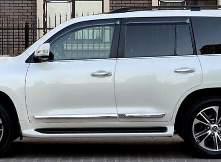 Тойота Ленд Крузер 2020 в Запорожье на Automoto.ua Белый Тойота Ленд Крузер, объемом двигателя 4.61 л и пробегом 31 тыс. км за 73900 $, фото 1 на Automoto.ua