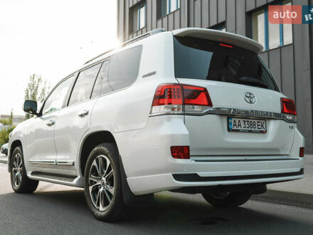 Белый Тойота Ленд Крузер, объемом двигателя 4.46 л и пробегом 148 тыс. км за 67000 $, фото 1 на Automoto.ua