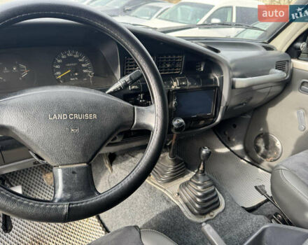Бежевый Тойота Ленд Крузер, объемом двигателя 4.16 л и пробегом 300 тыс. км за 18900 $, фото 10 на Automoto.ua