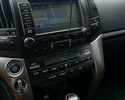 Бежевый Тойота Ленд Крузер, объемом двигателя 4.5 л и пробегом 156 тыс. км за 29000 $, фото 8 на Automoto.ua