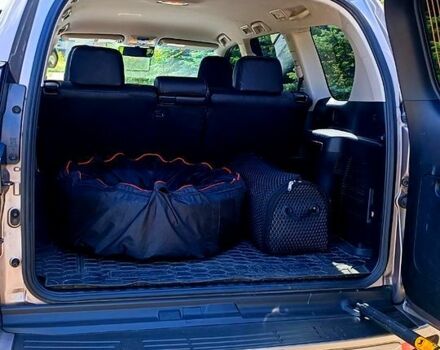 Бежевый Тойота Ленд Крузер, объемом двигателя 4 л и пробегом 90 тыс. км за 39500 $, фото 1 на Automoto.ua