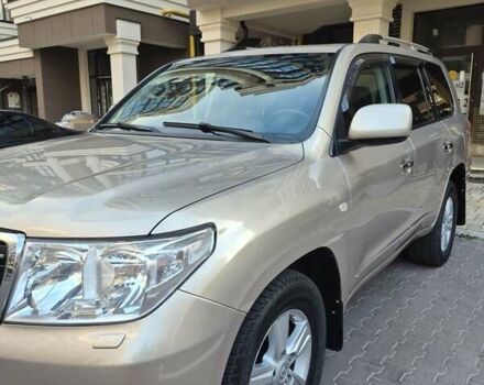 Бежевый Тойота Ленд Крузер, объемом двигателя 4.46 л и пробегом 300 тыс. км за 22500 $, фото 1 на Automoto.ua