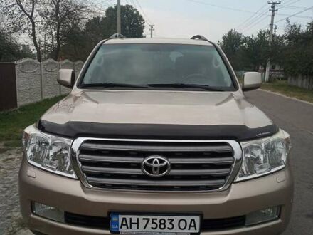 Бежевый Тойота Ленд Крузер, объемом двигателя 4.5 л и пробегом 156 тыс. км за 29000 $, фото 1 на Automoto.ua