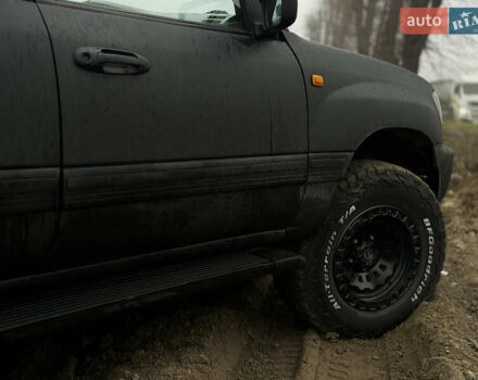 Черный Тойота Ленд Крузер, объемом двигателя 4.16 л и пробегом 400 тыс. км за 15000 $, фото 20 на Automoto.ua