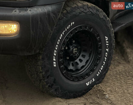 Черный Тойота Ленд Крузер, объемом двигателя 4.16 л и пробегом 400 тыс. км за 15000 $, фото 1 на Automoto.ua