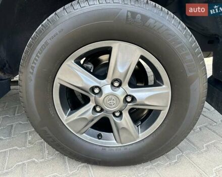 Черный Тойота Ленд Крузер, объемом двигателя 4.7 л и пробегом 286 тыс. км за 16000 $, фото 7 на Automoto.ua