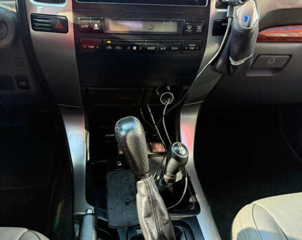 Черный Тойота Ленд Крузер, объемом двигателя 3.96 л и пробегом 430 тыс. км за 13000 $, фото 3 на Automoto.ua