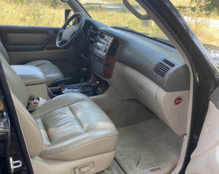 Черный Тойота Ленд Крузер, объемом двигателя 4.66 л и пробегом 340 тыс. км за 16300 $, фото 2 на Automoto.ua