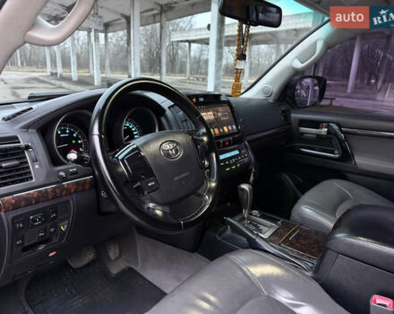 Черный Тойота Ленд Крузер, объемом двигателя 4.66 л и пробегом 315 тыс. км за 28500 $, фото 17 на Automoto.ua