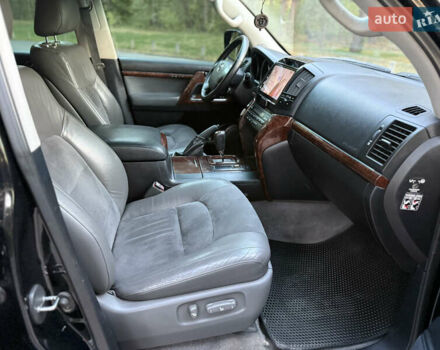 Чорний Тойота Ленд Крузер, об'ємом двигуна 4.66 л та пробігом 265 тис. км за 21500 $, фото 18 на Automoto.ua