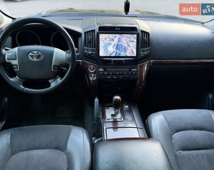 Чорний Тойота Ленд Крузер, об'ємом двигуна 4.66 л та пробігом 265 тис. км за 21500 $, фото 17 на Automoto.ua