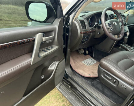 Чорний Тойота Ленд Крузер, об'ємом двигуна 4.7 л та пробігом 291 тис. км за 22800 $, фото 16 на Automoto.ua