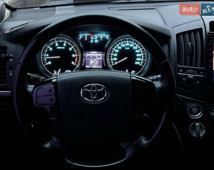 Черный Тойота Ленд Крузер, объемом двигателя 4.66 л и пробегом 315 тыс. км за 28500 $, фото 19 на Automoto.ua