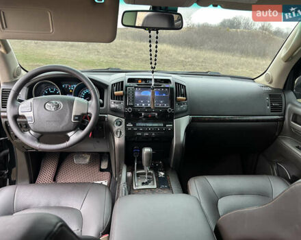 Чорний Тойота Ленд Крузер, об'ємом двигуна 4.7 л та пробігом 291 тис. км за 22800 $, фото 20 на Automoto.ua