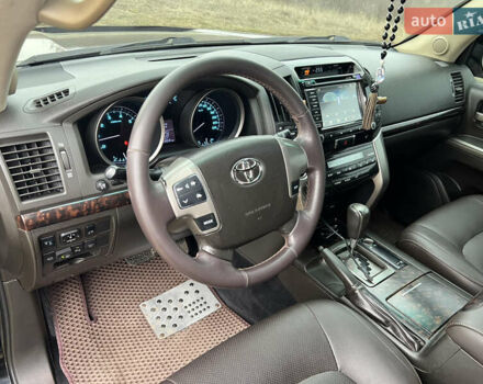 Чорний Тойота Ленд Крузер, об'ємом двигуна 4.7 л та пробігом 291 тис. км за 22800 $, фото 14 на Automoto.ua