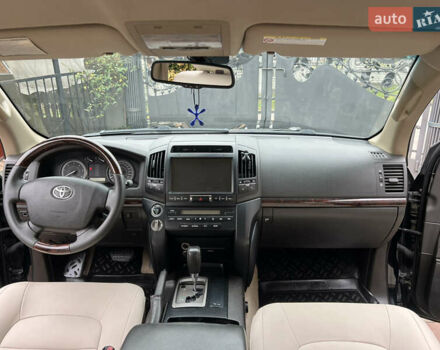 Черный Тойота Ленд Крузер, объемом двигателя 4.5 л и пробегом 297 тыс. км за 27900 $, фото 4 на Automoto.ua