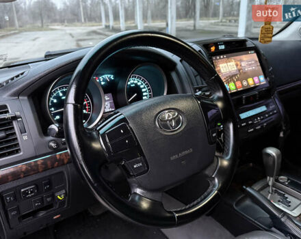 Черный Тойота Ленд Крузер, объемом двигателя 4.66 л и пробегом 315 тыс. км за 28500 $, фото 18 на Automoto.ua