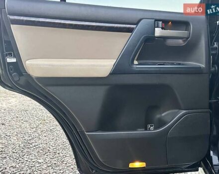 Чорний Тойота Ленд Крузер, об'ємом двигуна 4.66 л та пробігом 204 тис. км за 24300 $, фото 23 на Automoto.ua