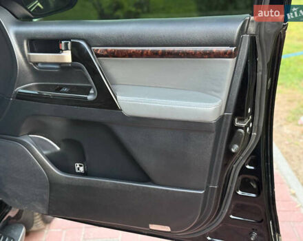 Черный Тойота Ленд Крузер, объемом двигателя 4.66 л и пробегом 245 тыс. км за 21999 $, фото 16 на Automoto.ua