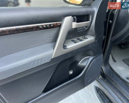 Чорний Тойота Ленд Крузер, об'ємом двигуна 4.66 л та пробігом 310 тис. км за 23900 $, фото 25 на Automoto.ua