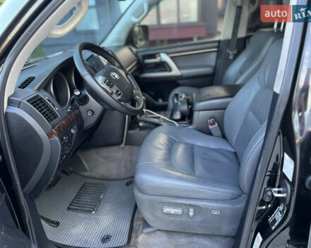 Чорний Тойота Ленд Крузер, об'ємом двигуна 4.66 л та пробігом 310 тис. км за 23900 $, фото 22 на Automoto.ua