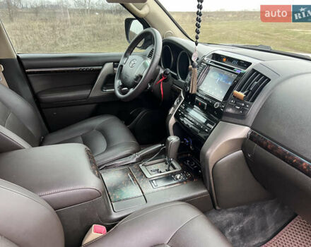 Чорний Тойота Ленд Крузер, об'ємом двигуна 4.7 л та пробігом 291 тис. км за 22800 $, фото 17 на Automoto.ua