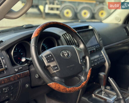 Черный Тойота Ленд Крузер, объемом двигателя 4.66 л и пробегом 329 тыс. км за 21000 $, фото 7 на Automoto.ua