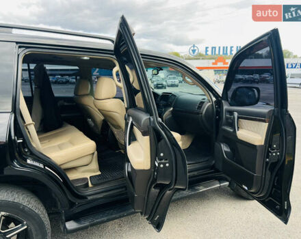 Черный Тойота Ленд Крузер, объемом двигателя 5.7 л и пробегом 239 тыс. км за 23500 $, фото 31 на Automoto.ua