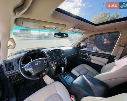 Черный Тойота Ленд Крузер, объемом двигателя 5.7 л и пробегом 239 тыс. км за 23500 $, фото 21 на Automoto.ua