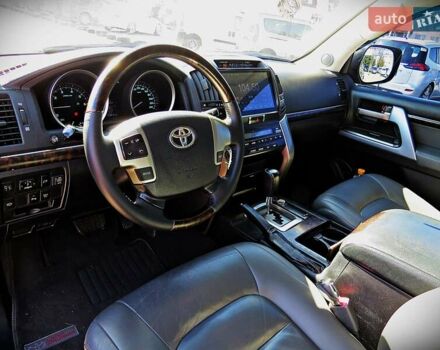 Черный Тойота Ленд Крузер, объемом двигателя 4.66 л и пробегом 312 тыс. км за 31800 $, фото 6 на Automoto.ua