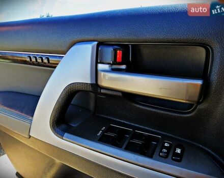 Черный Тойота Ленд Крузер, объемом двигателя 4.66 л и пробегом 312 тыс. км за 31800 $, фото 7 на Automoto.ua