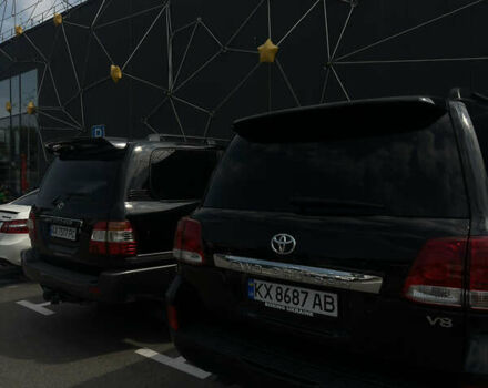 Чорний Тойота Ленд Крузер, об'ємом двигуна 5.66 л та пробігом 289 тис. км за 25000 $, фото 4 на Automoto.ua