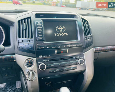 Черный Тойота Ленд Крузер, объемом двигателя 5.7 л и пробегом 239 тыс. км за 23500 $, фото 23 на Automoto.ua