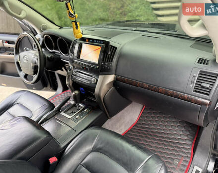 Черный Тойота Ленд Крузер, объемом двигателя 4.66 л и пробегом 265 тыс. км за 25500 $, фото 24 на Automoto.ua
