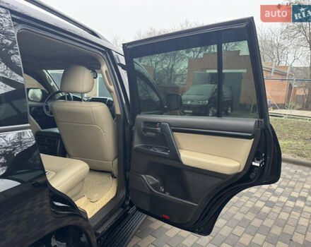 Чорний Тойота Ленд Крузер, об'ємом двигуна 3.96 л та пробігом 228 тис. км за 19900 $, фото 31 на Automoto.ua