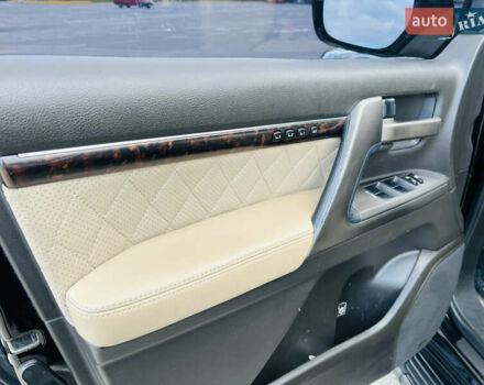 Черный Тойота Ленд Крузер, объемом двигателя 5.7 л и пробегом 239 тыс. км за 23500 $, фото 19 на Automoto.ua