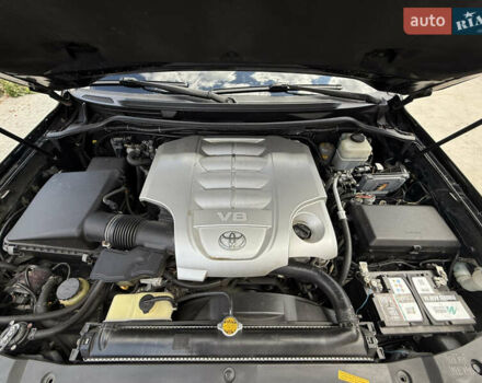 Черный Тойота Ленд Крузер, объемом двигателя 5.7 л и пробегом 220 тыс. км за 30000 $, фото 1 на Automoto.ua