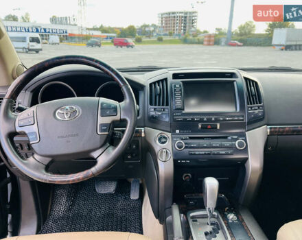 Черный Тойота Ленд Крузер, объемом двигателя 5.7 л и пробегом 239 тыс. км за 23500 $, фото 22 на Automoto.ua