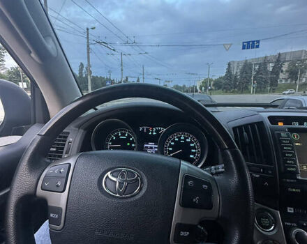 Чорний Тойота Ленд Крузер, об'ємом двигуна 5.66 л та пробігом 289 тис. км за 25000 $, фото 13 на Automoto.ua