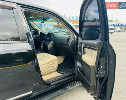 Черный Тойота Ленд Крузер, объемом двигателя 5.7 л и пробегом 239 тыс. км за 23500 $, фото 30 на Automoto.ua