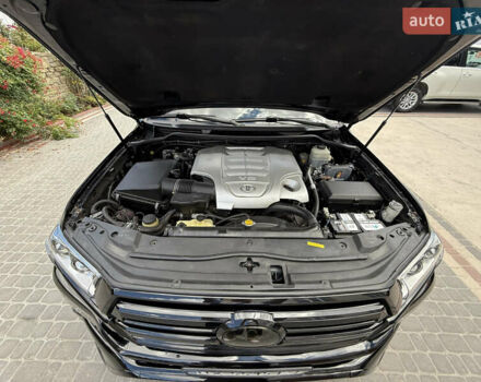 Черный Тойота Ленд Крузер, объемом двигателя 5.7 л и пробегом 220 тыс. км за 30000 $, фото 3 на Automoto.ua