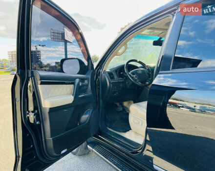 Черный Тойота Ленд Крузер, объемом двигателя 5.7 л и пробегом 239 тыс. км за 23500 $, фото 18 на Automoto.ua