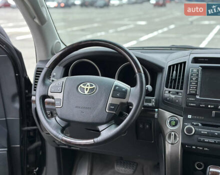 Чорний Тойота Ленд Крузер, об'ємом двигуна 4.46 л та пробігом 210 тис. км за 27500 $, фото 61 на Automoto.ua